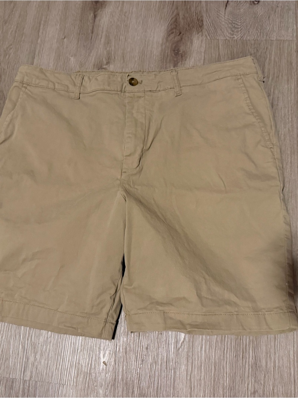 Izod Men's Tan Flat-Front Cotton Shorts